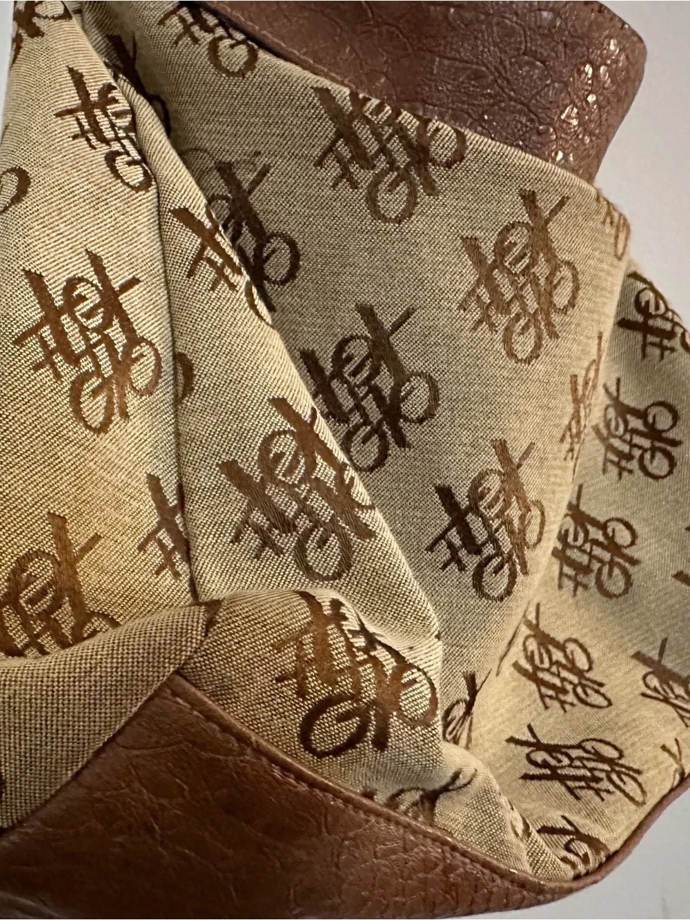 XOXO y2k brown